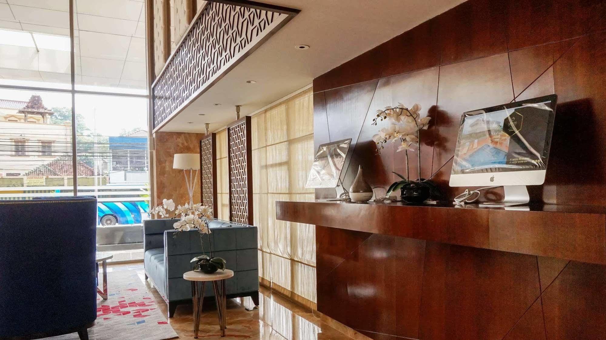 Louis Kienne Hotel Pandanaran Σεμαράνγκ Εξωτερικό φωτογραφία