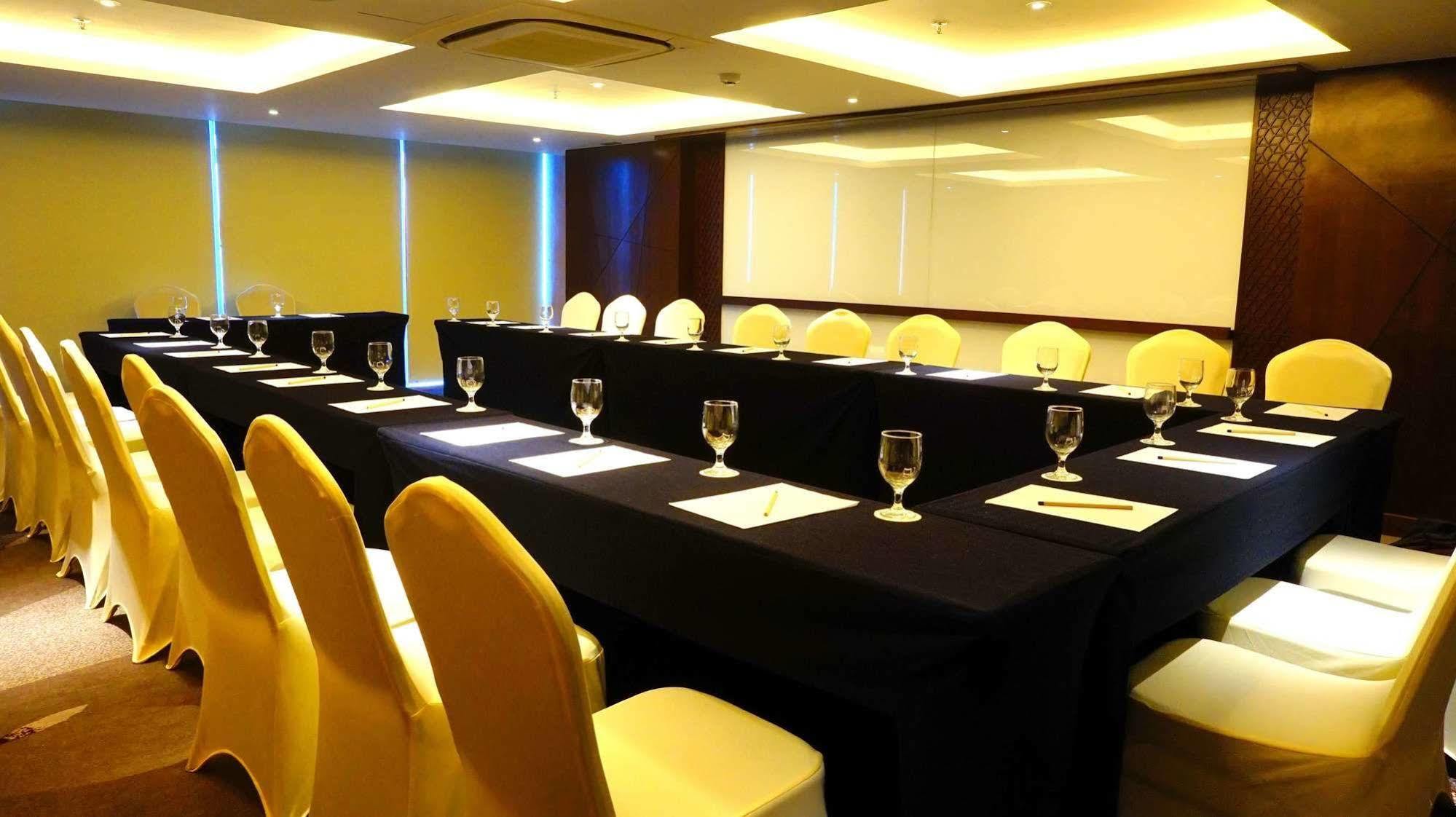 Louis Kienne Hotel Pandanaran Σεμαράνγκ Εξωτερικό φωτογραφία