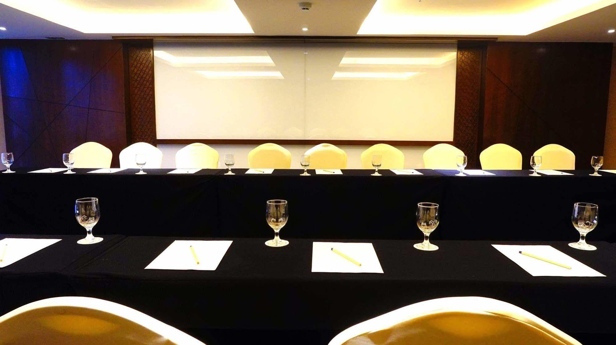Louis Kienne Hotel Pandanaran Σεμαράνγκ Εξωτερικό φωτογραφία